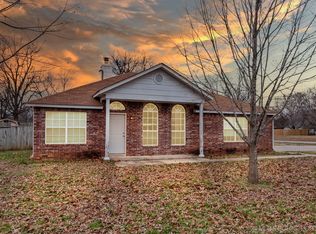 202 S Division St, Coweta, OK 74429