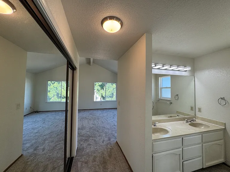 1870 Wembley Ct — Photo 18