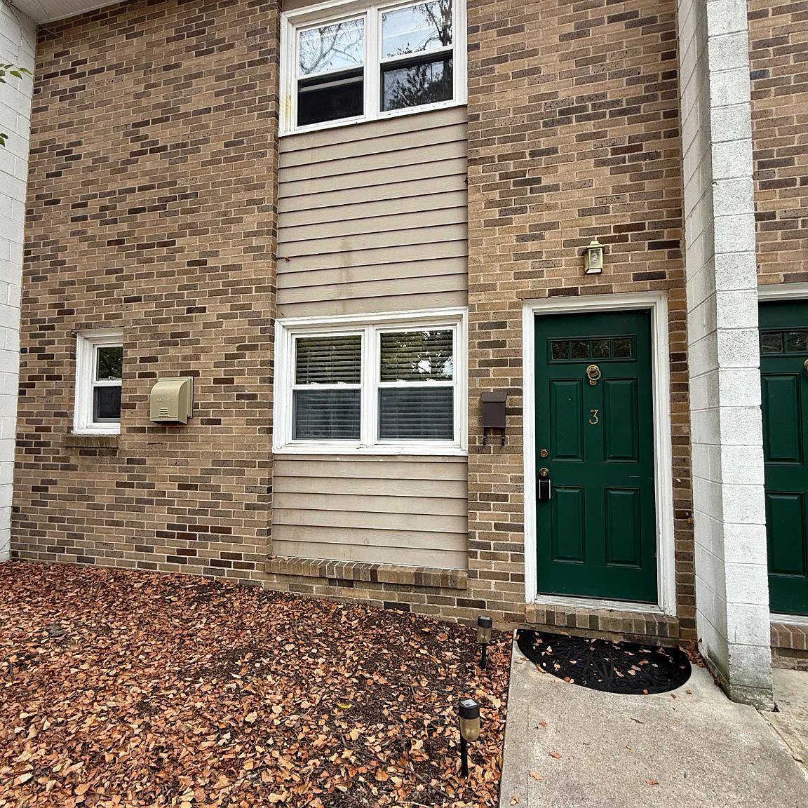 2 bed, 1.5 bath, 7616 sqft, $2,000 — Photo 1