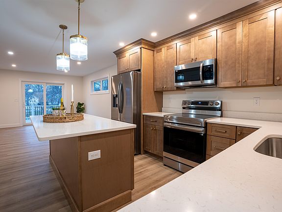 4th image of 106 LOCK Street #B