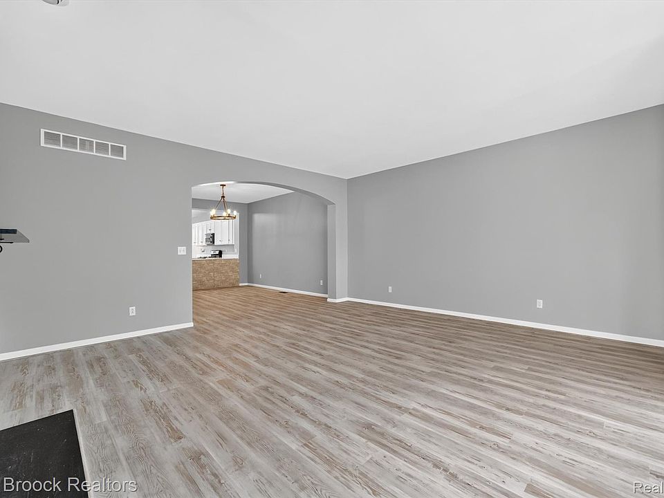 37508 Newburgh Park Cir, photo 11