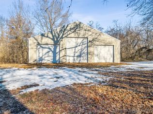 1000 Elm St, Chouteau, OK 74337