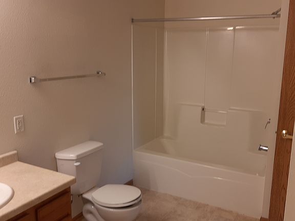 5th image of 502 Riverwood Dr APT 200