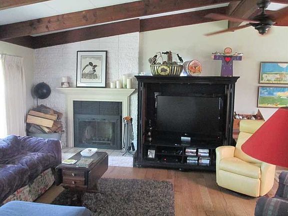 3rd image of 3026 Stinson Ave