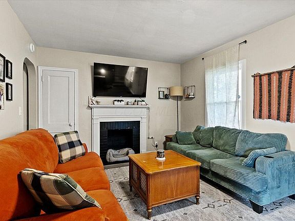 3rd image of 2185 Union Ave