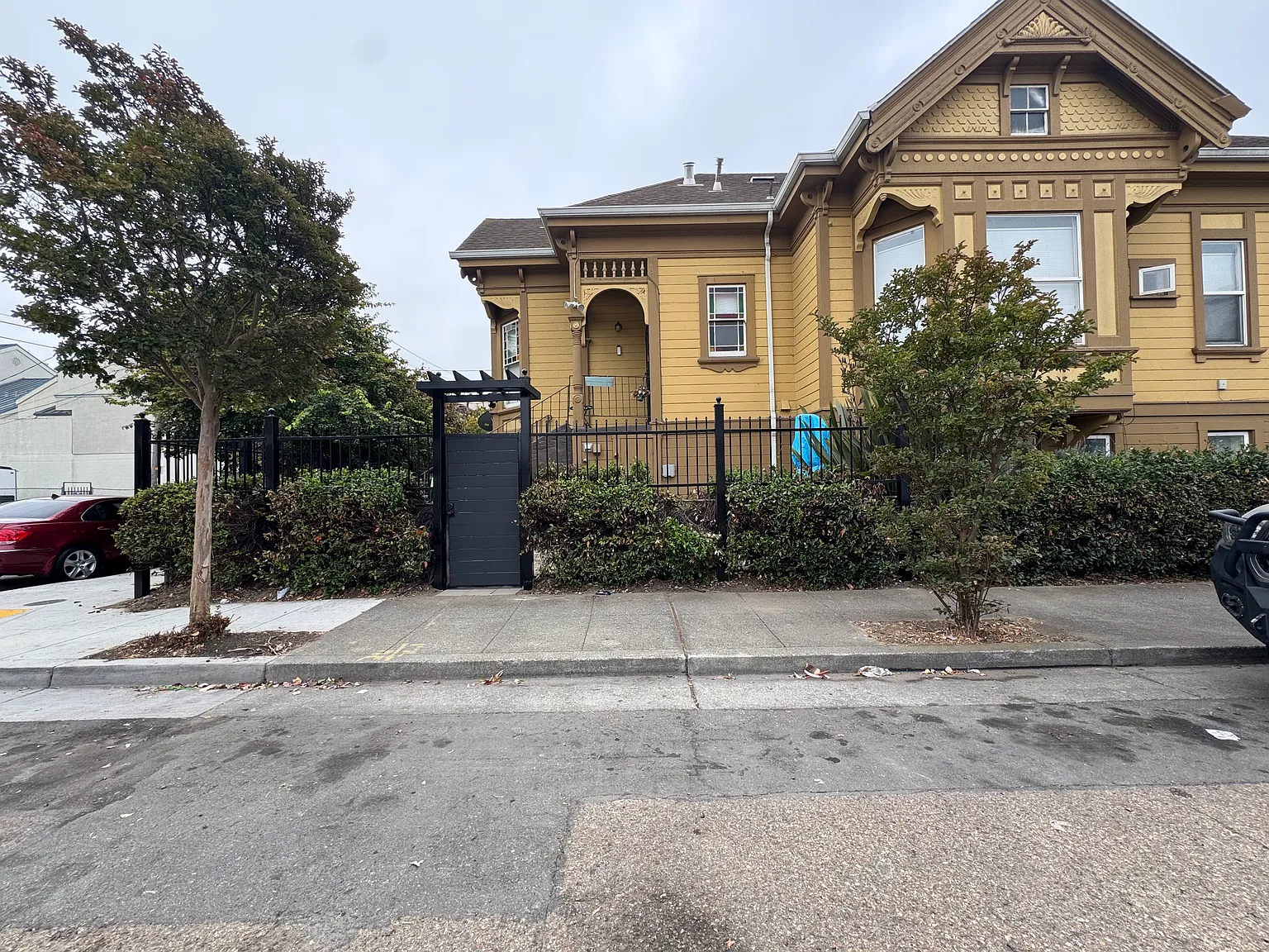 4 bed, 1300 sqft, $2,995 — Photo 2