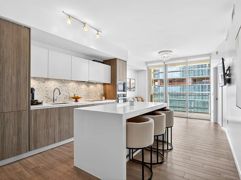 2900 NE 7th Ave #1908 — Photo 23