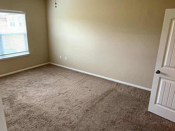 5th image of 160 Cherry Blossom Dr