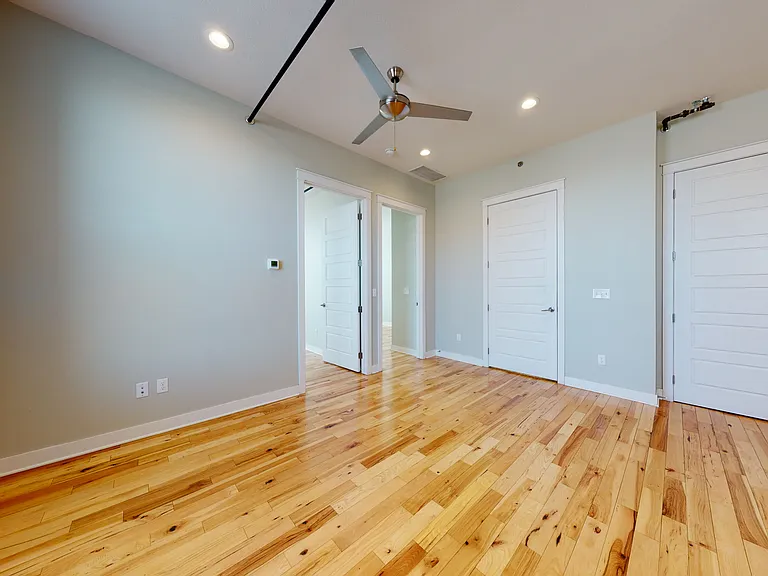 320 N Pine St #202 — Photo 7