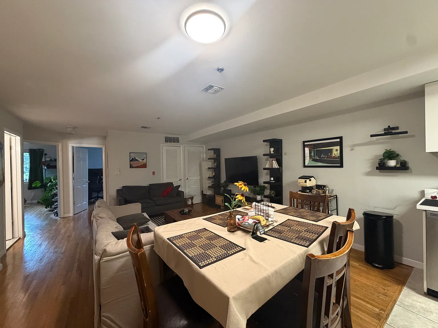4 bed, 1300 sqft, $5,800 — Photo 2