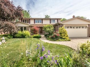 910 E Waverly Dr, Arlington Heights, IL
