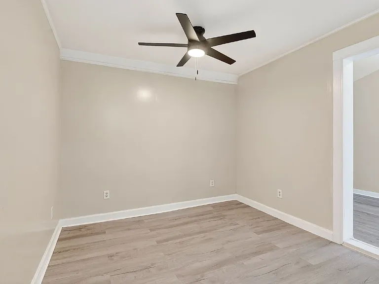 409 Meadow Rd — Photo 20