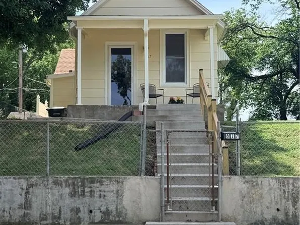 617 Pawnee St, Leavenworth, KS 66048