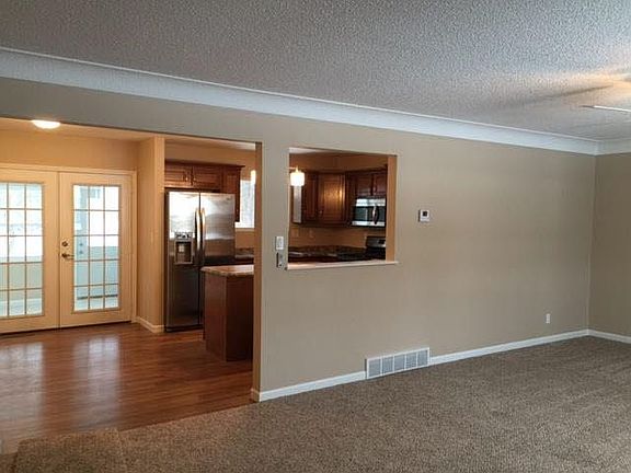 3rd image of 1378 Bedford Dr