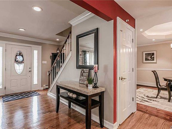 2nd image of 6 Dana Ln