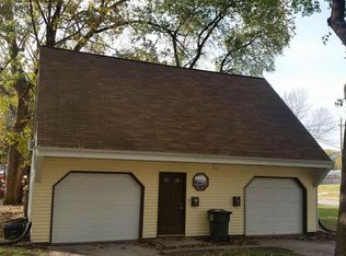 3223 Rockingham Rd, Davenport, IA 52802