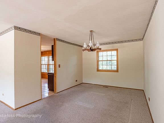 3rd image of 7785 Berkshire Dr