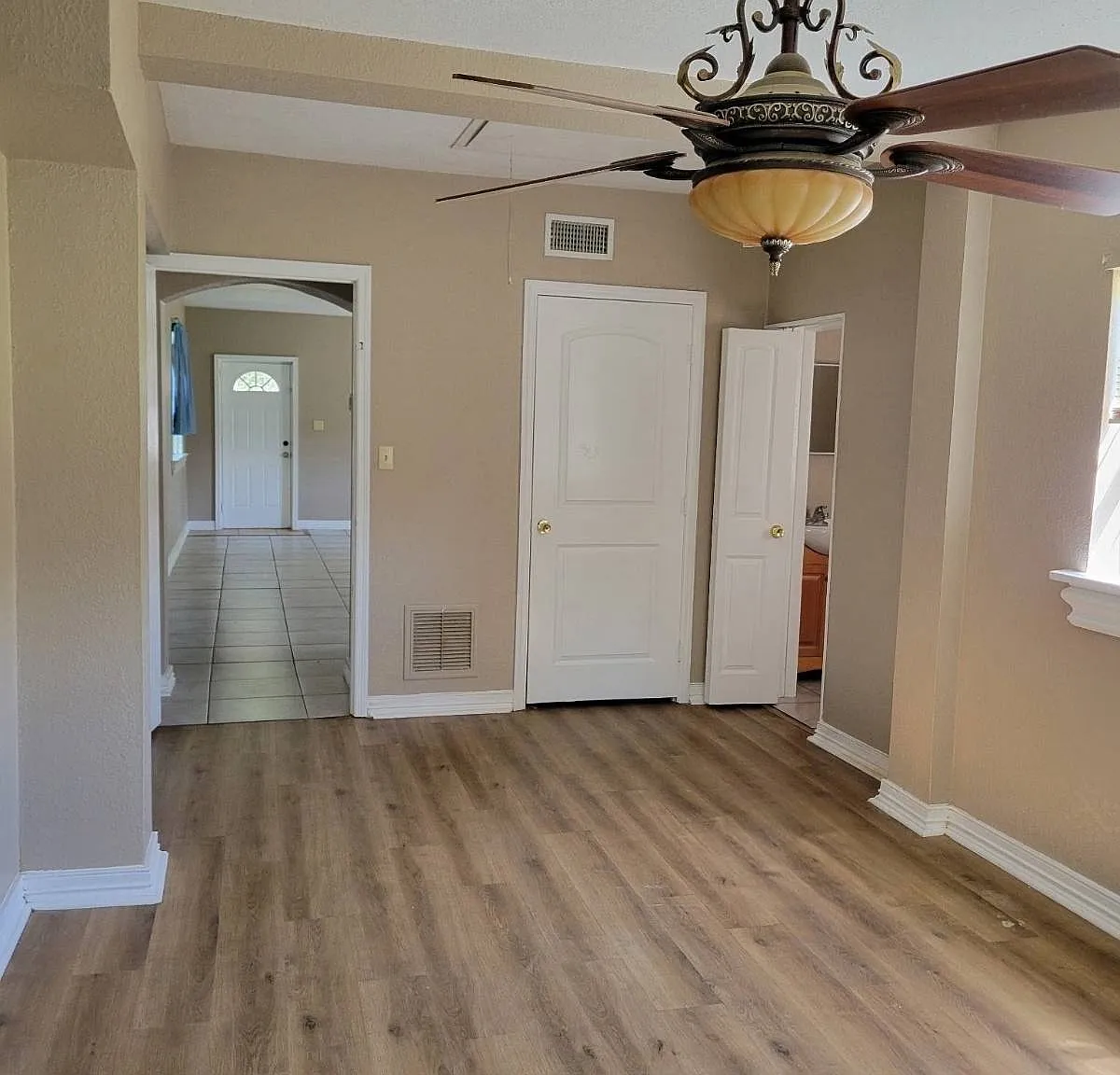 3 bed, 2.0 bath, 1848 sqft, $1,650 — Photo 4