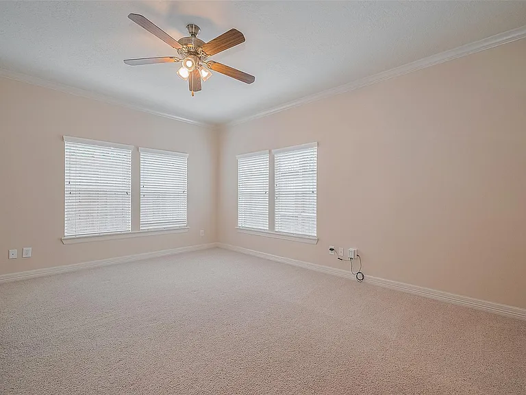 1419 Thompson St — Photo 25