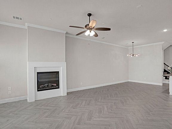4th image of 1914 Melinda Ln