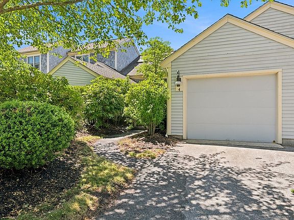 4th image of 4 Wildflower Ln #4