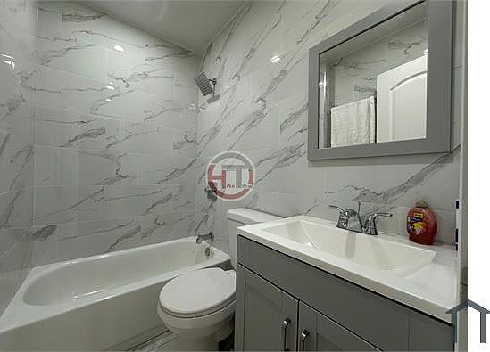 4th image of 450 Quincy Ave #1