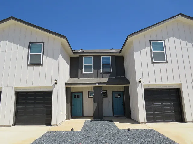 3 bed, 2.5 bath, 1362 sqft, $1,600 — Photo 2