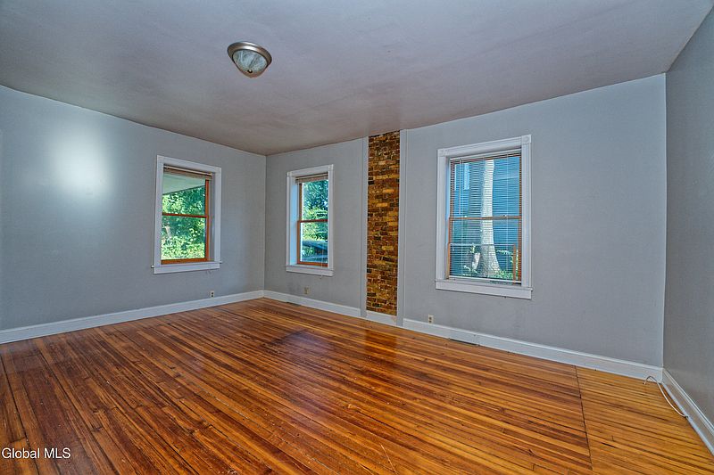 3rd image of 118 N College Street