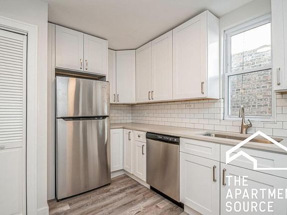 3rd image of 5121 W Cullom Ave #1