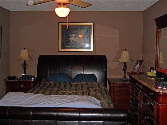 5th image of 604 E Kearney St