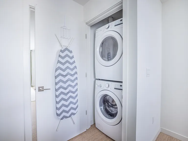 835 S Cloverdale St #B — Photo 15