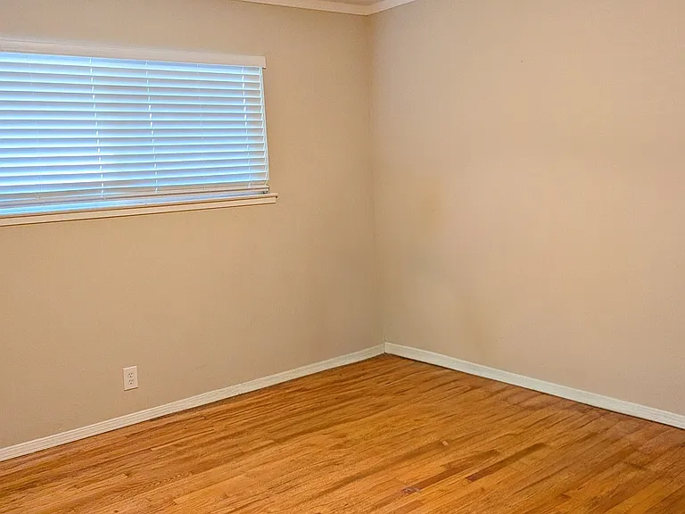 976 Trifone Dr — Photo 7