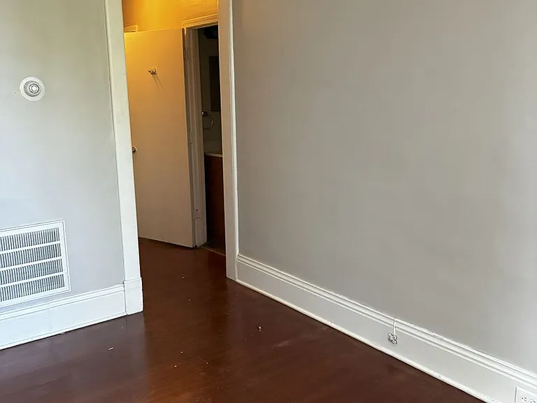 208 W Ormsby Ave. — Photo 7
