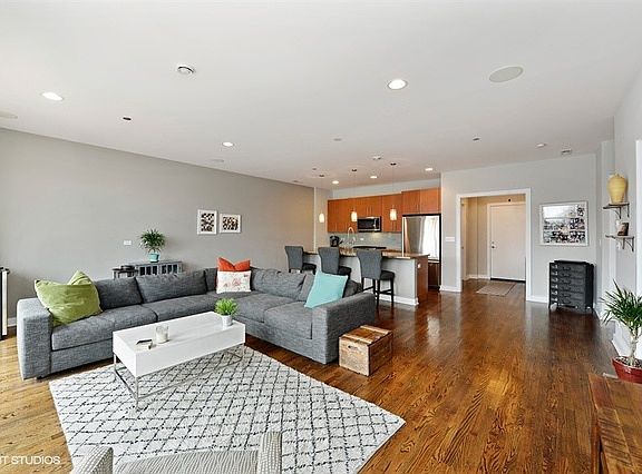 5th image of 3844 N Ashland Ave Unit 44
