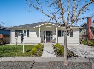 3057 Page St, Redwood City, CA 94063