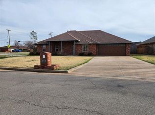 1216 Wendy Ln, Altus, OK 73521