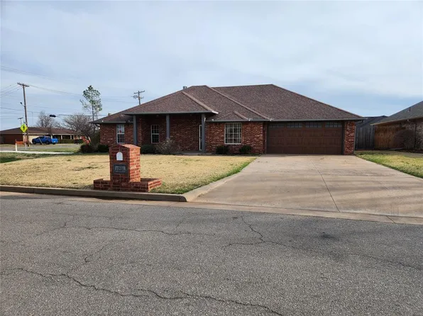 1216 Wendy Ln, Altus, OK 73521