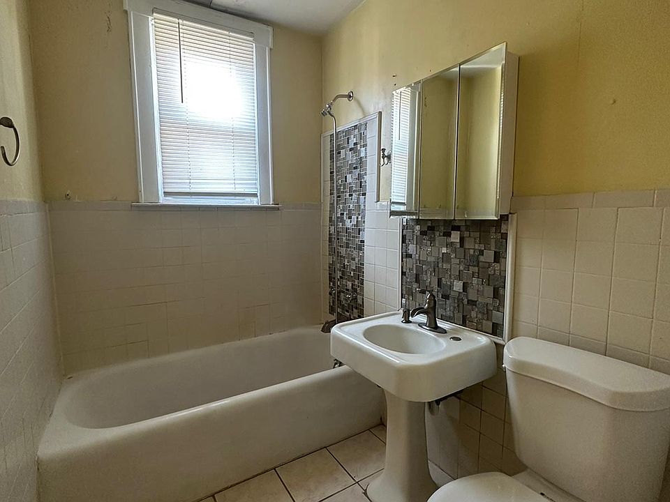 1st image of 107 Mount Vernon Pl #1