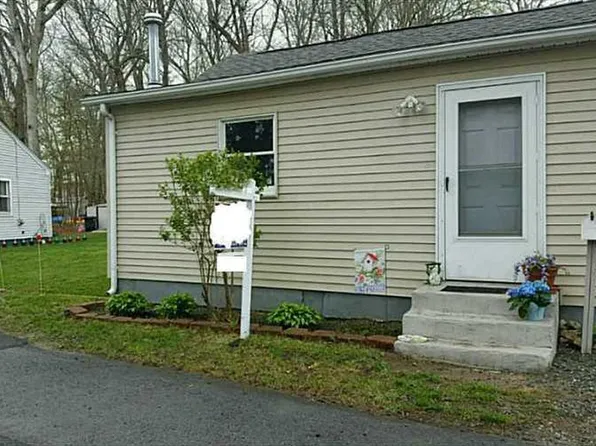 59 Arizona St, Coventry, RI 02816