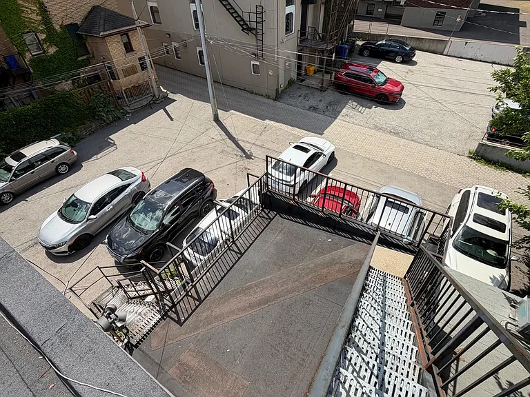 156 James St S #5 — Photo 13