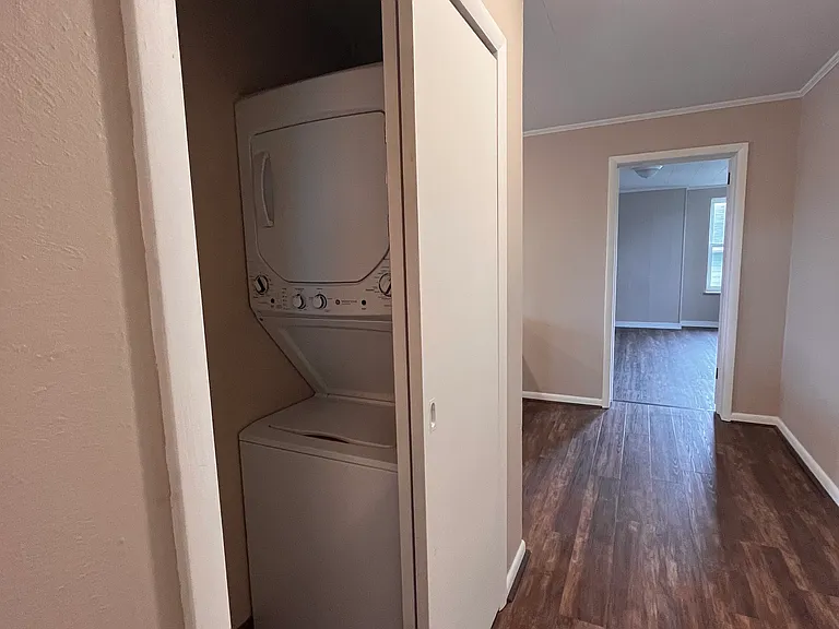 234C Lloyd Ave — Photo 3