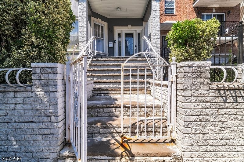 2nd image of 30 N 7Th St