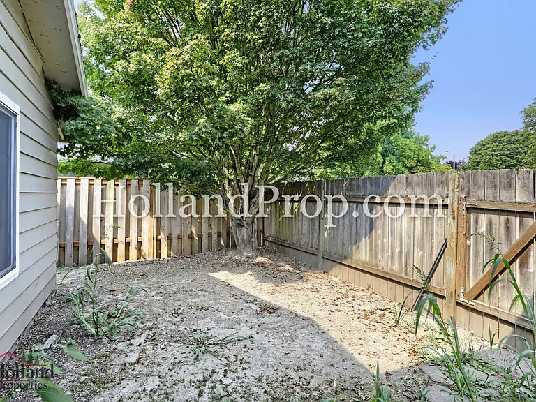 1974 NE Barberry Dr — Photo 22