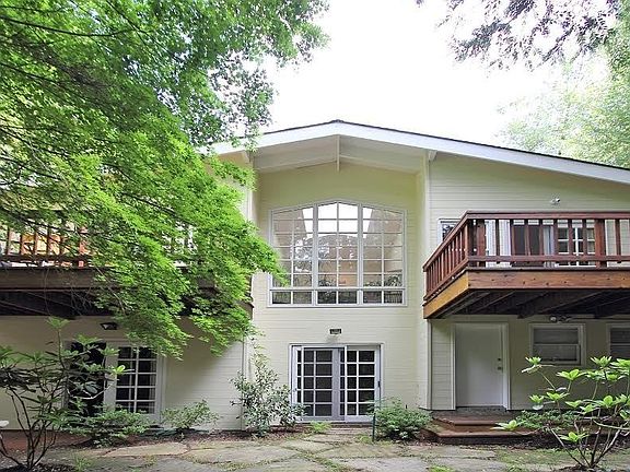 2nd image of 385 Throckmorton Ave
