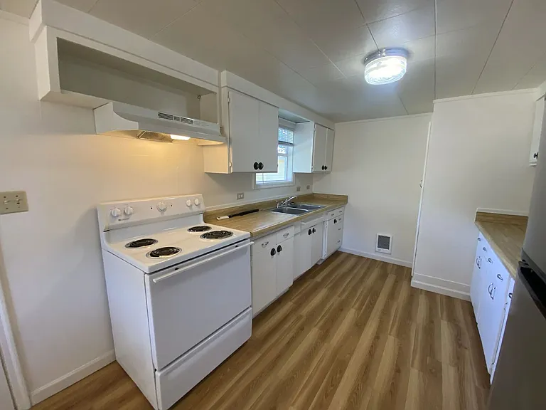 710 W Broccoli St — Photo 10
