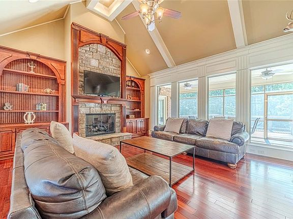 3rd image of 2124 Stonegate Way