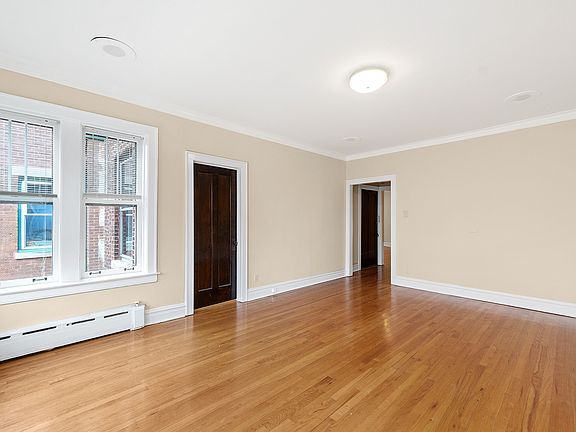 4th image of 2513 W Ainslie St