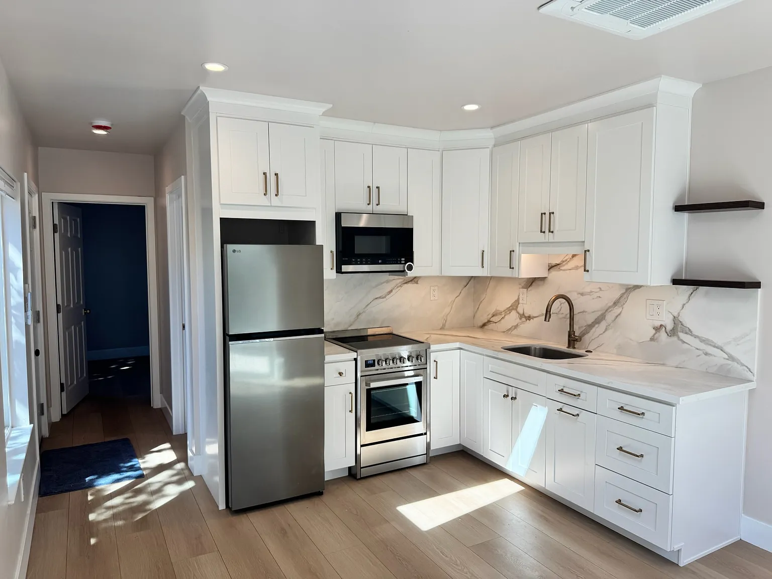 1 bed, 450 sqft, $2,150 — Photo 2