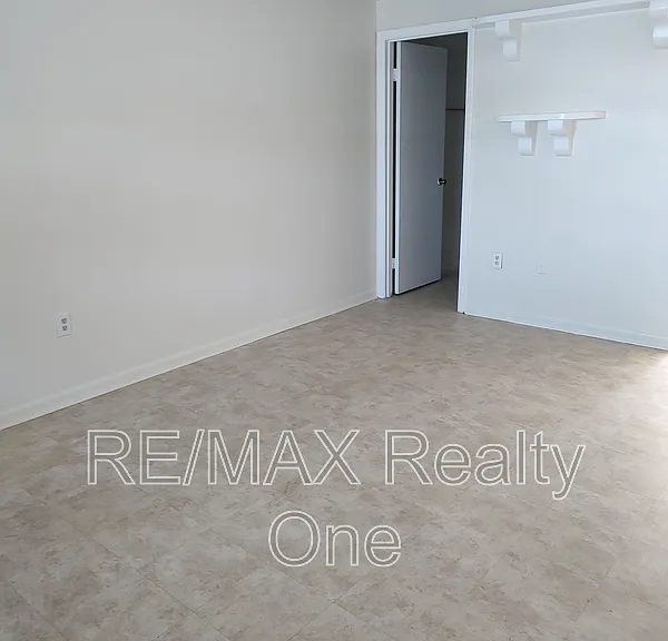 74 S Washington St #5 — Photo 2
