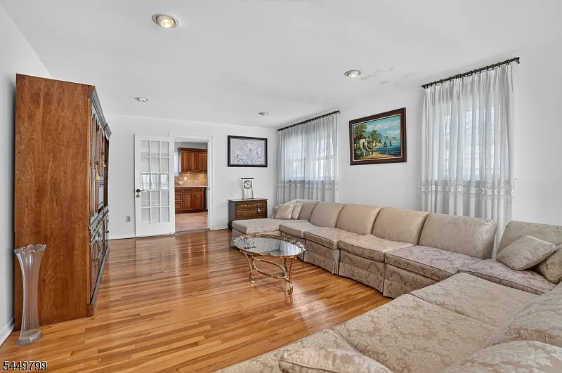3 bed, 1.0 bath, $2,950 — Photo 4